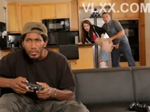 Chuyện bí mật bắn tinh vào miệng chị gái gấu khi đến nhà cô ấy chơi