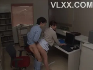 Má tái hôn mà không biết con gái bị bố dượng dòm ngó mỗi ngày