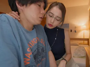 Anh họ: Cố gắng hơn nữa đi, nó không đủ thú vị đâu