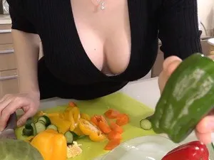 Dụ cô bạn thân đến nhà rồi trói lại địt bạo dâm