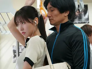 Tôi muốn làm một video nóng bỏng cho bạn trai nhưng bị bạn cùng phòng phát hiện