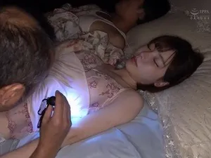 Bùng nổ doanh số sản xuất ngực khủng ở Thanh Đảo