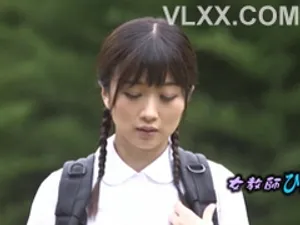 Người vợ đi bàn việc làm ăn, Ông chồng dẫn em gấu nhí quen qua mạng về nhà địt