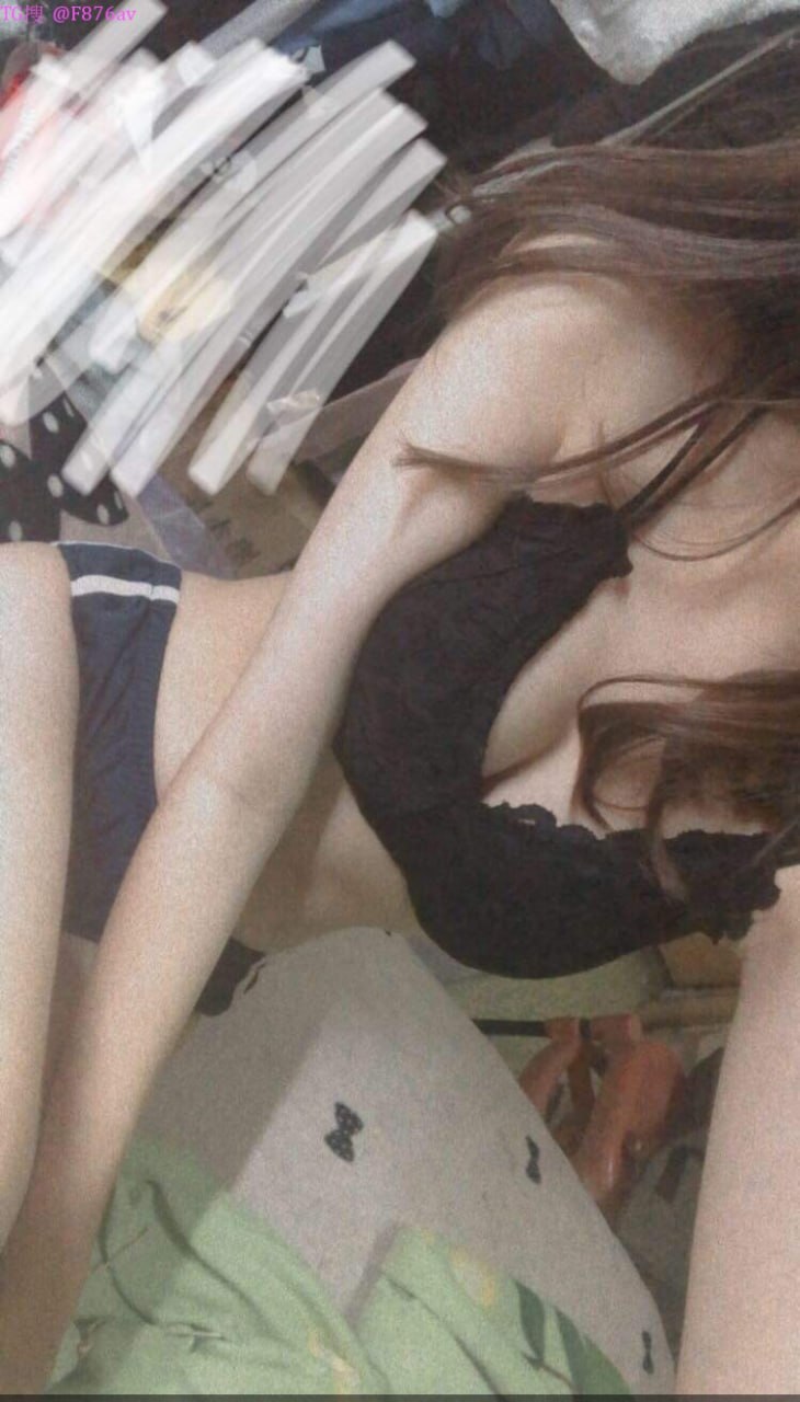 Dịch vụ mát-xa sung phê của người đẹp séc tóc nâu