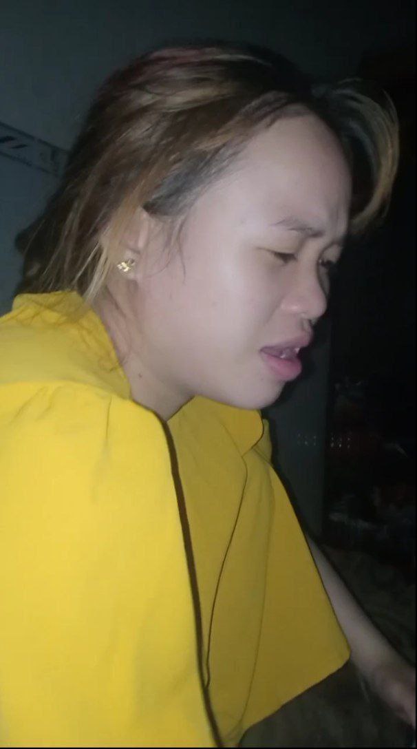 Cô gái trẻ được mời đi chơi và quan hệ tình dục một cách điên cuồng.